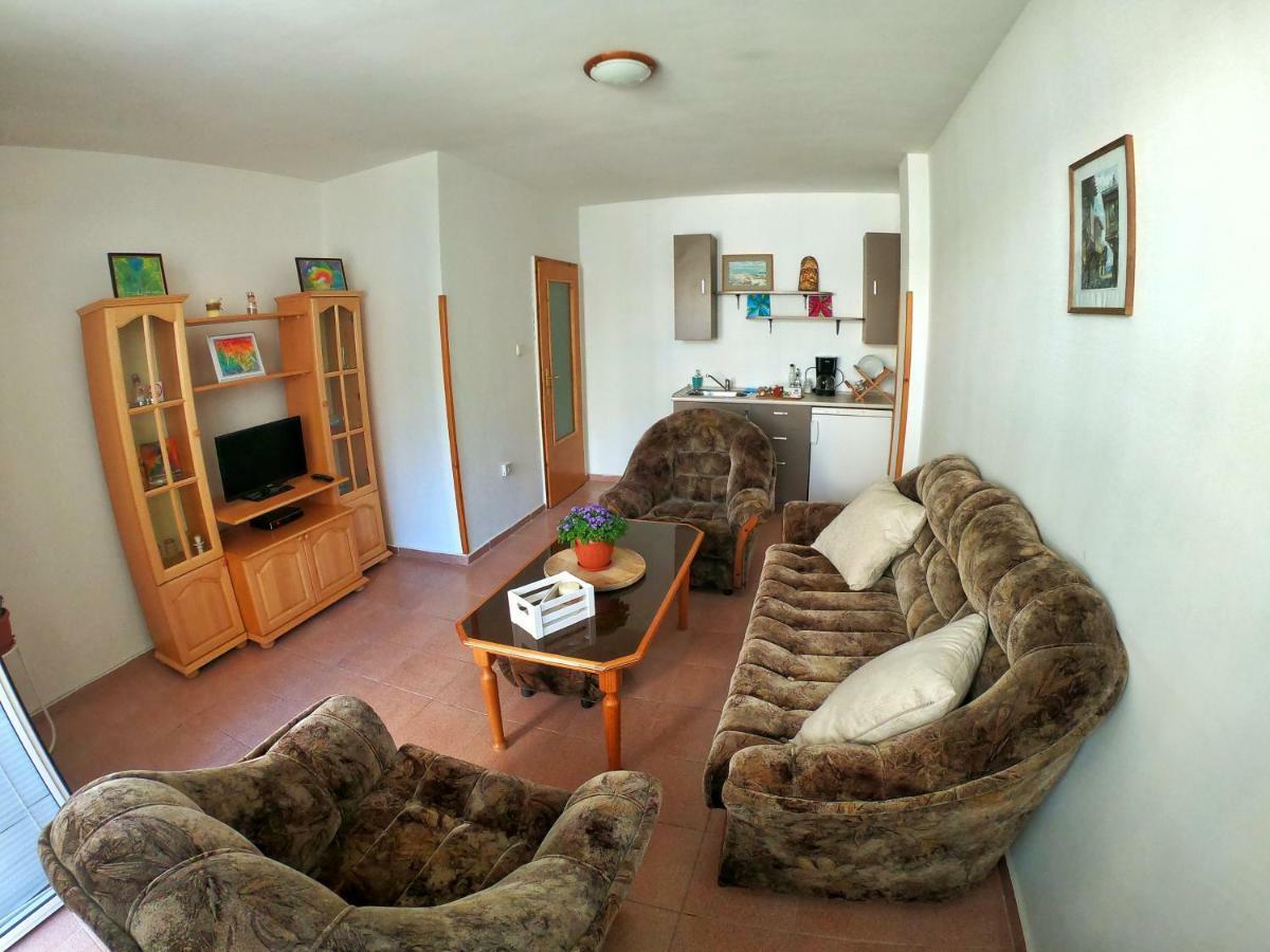 Apartment In St. Vlas With Terrace Sveti Vlas Exterior photo